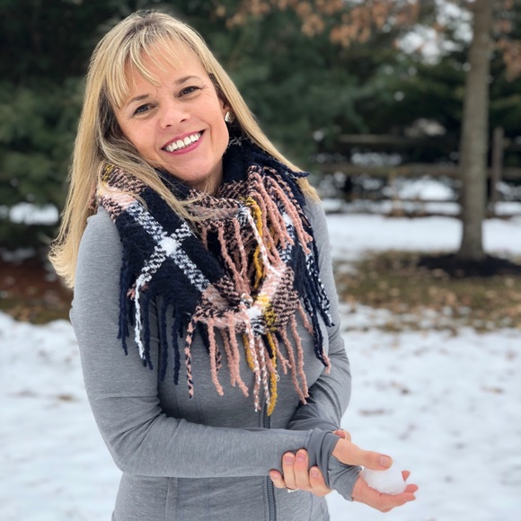 Meet your Posher, Joy - Picture 2 of 5